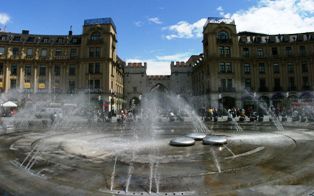 Karlsplatz, Stachus in summer