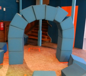 Arch made of big pillows