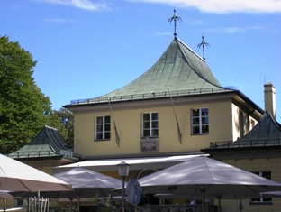 Restaurant at the Chinesischer Turm in Munich