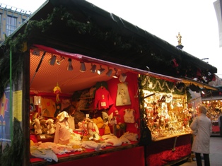 Munichs's biggest Christmas market at Marienplatz