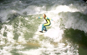 Riversurfing Eisbach