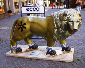 Lion in Munich wearing trekking shoes in Bavarian colors