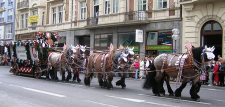 Spatenbraeu Carriage drawn by six horses
