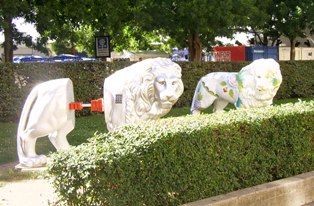 Two strange lions seen near Marienplatz in Munich